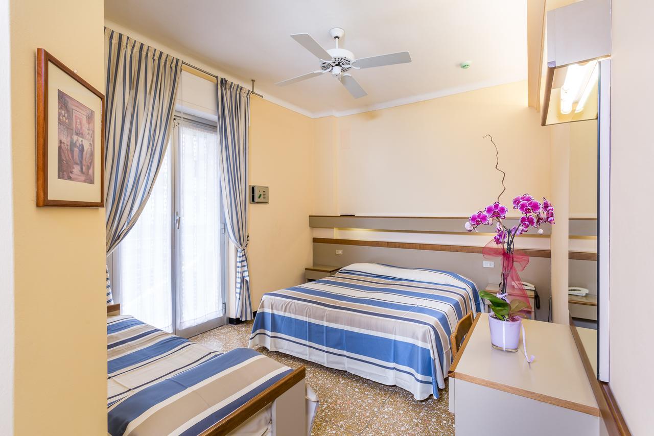 Hotel Villa Delibera Varazze Habitación foto